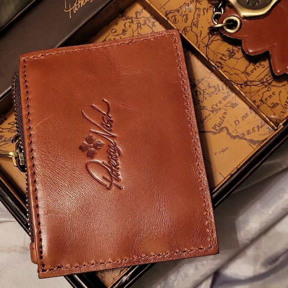 Patricia Nash cardcase & keychain fob - Picture 2 of 5